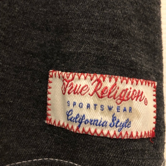 TRUE RELIGION T-Shirt with Budda in Red Rhinestones ; Grey Short Cap Sleeves - Picture 4 of 4